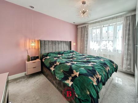 4 bedroom Detached house for sale in Burrows Drive, Bingham, NG13