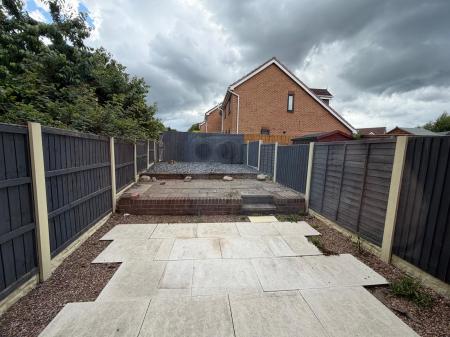 2 bedroom Terraced House to let in Skylark Close, Bingham, NG13