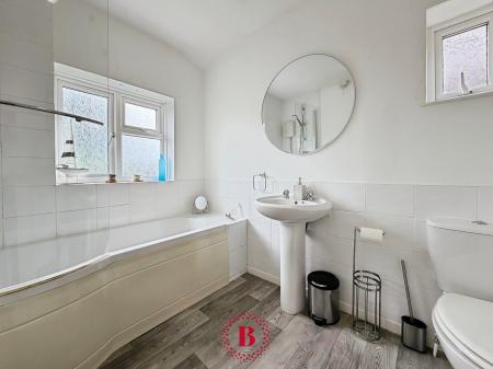 3 bedroom Semi-detached house for sale in Ludlow Drive, Melton Mowbray, LE13