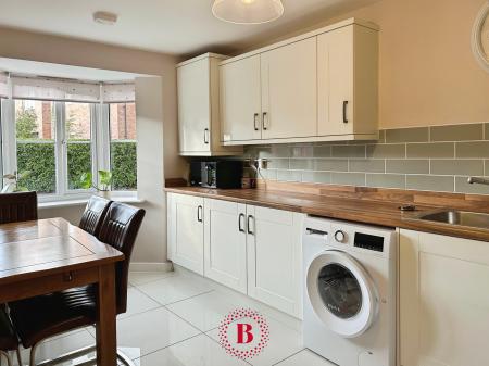 4 bedroom Semi-detached house for sale in Mason Road, Melton Mowbray, LE13