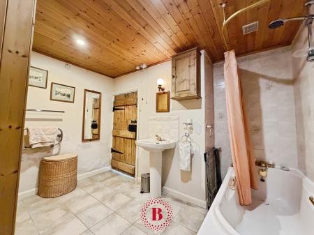 3 bedroom Detached house for sale in Wartnaby Road, Ab Kettleby, LE14