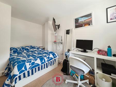 4 bedroom Semi-detached house for sale in Welland Gardens, Bingham, NG13