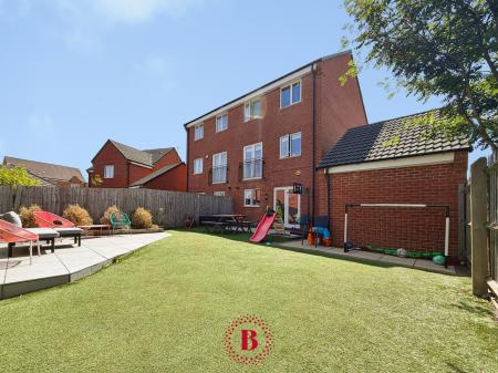 4 bedroom Semi-detached house for sale in Welland Gardens, Bingham, NG13