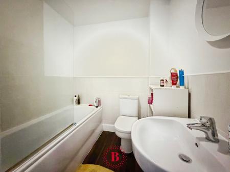 4 bedroom Semi-detached house for sale in Welland Gardens, Bingham, NG13