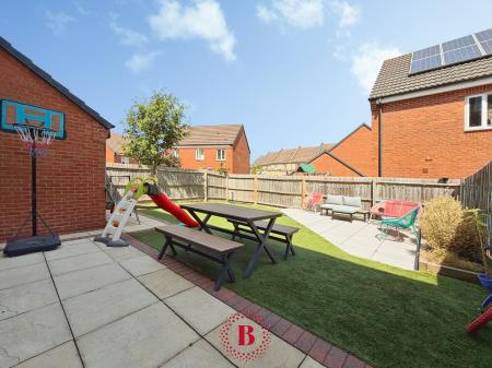 4 bedroom Semi-detached house for sale in Welland Gardens, Bingham, NG13