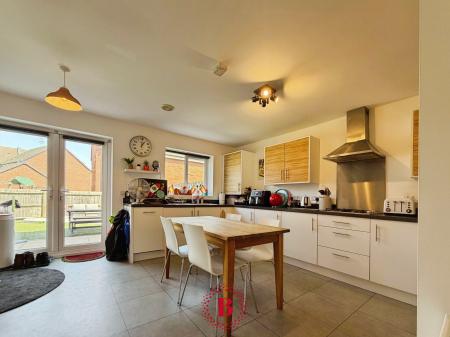 4 bedroom Semi-detached house for sale in Welland Gardens, Bingham, NG13