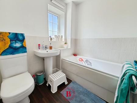 4 bedroom Semi-detached house for sale in Welland Gardens, Bingham, NG13