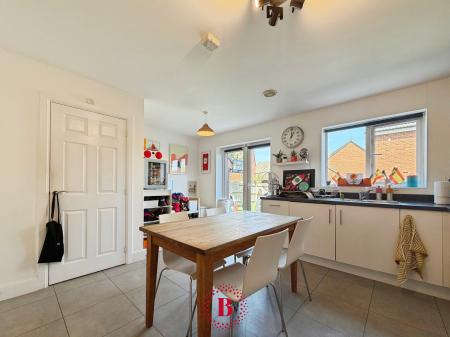 4 bedroom Semi-detached house for sale in Welland Gardens, Bingham, NG13