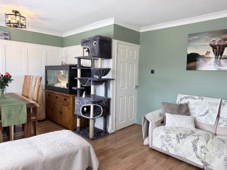2 bedroom Flat to let in Regency Road, Asfordby, Asfordby, LE14