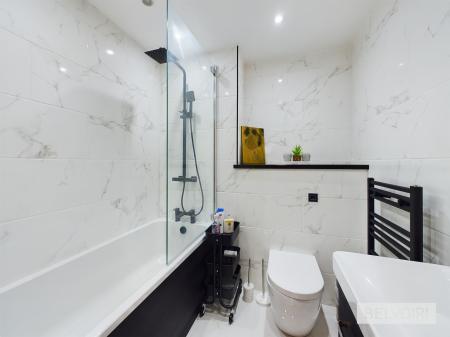 3 bedroom Flat to let in Heritage Court, 15 Warstone Lane, Jewellery Quarter, Birmingham, B18