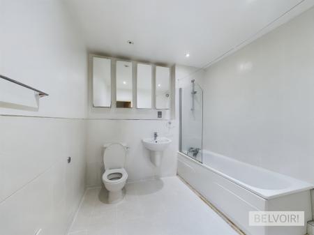 2 bedroom Flat to let in Newhall Court, George Street, Jewellery Quarter, Birmingham, B3