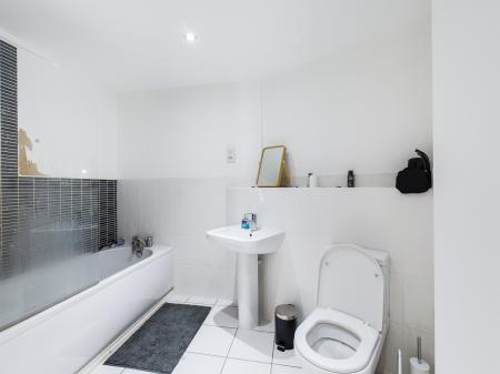 2 bedroom Flat to let in Warstone Lane, Jewellery Quarter, Birmingham, B18