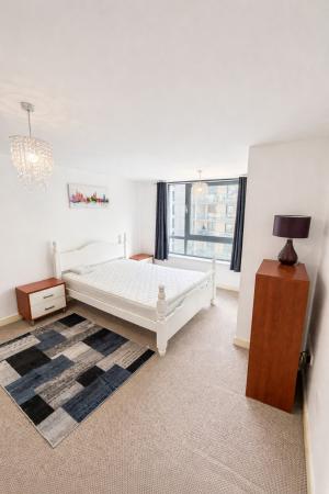 2 bedroom Flat to let in Centenary Plaza, 18 Holliday Street, Birmingham B1 1TH