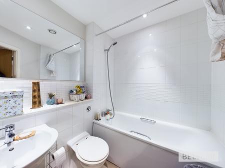 2 bedroom Flat to let in Hall Street, Jewellery Quarter, Birmingham, B18