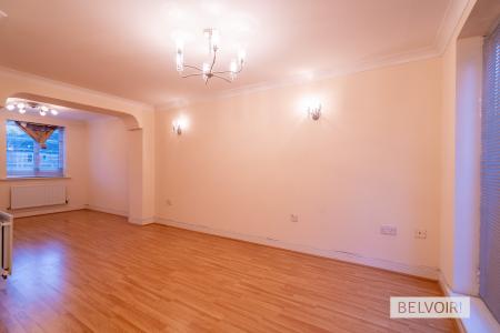 4 bedroom Town house to let in Anchor Crescent, Hockley, Birmingham, B18