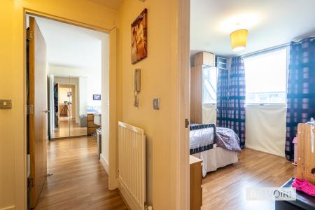 2 bedroom Flat to let in Masons Way, Birmingham, B15
