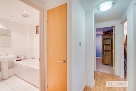 2 bedroom Flat to let in Carpathian Court, Chamberlain Court, Jewellery Quarter, Birmingham, B18