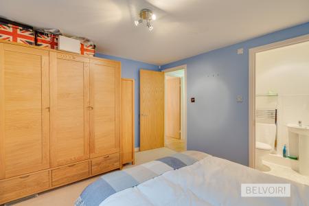 2 bedroom Flat to let in Carpathian Court, Chamberlain Court, Jewellery Quarter, Birmingham, B18