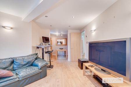2 bedroom Flat to let in Carpathian Court, Chamberlain Court, Jewellery Quarter, Birmingham, B18
