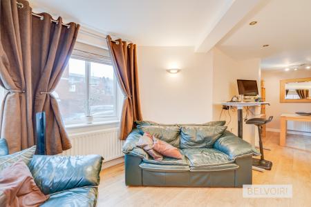 2 bedroom Flat to let in Carpathian Court, Chamberlain Court, Jewellery Quarter, Birmingham, B18