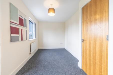 4 bedroom Town house to let in Cregoe Street, Park Central, Birmingham, B15