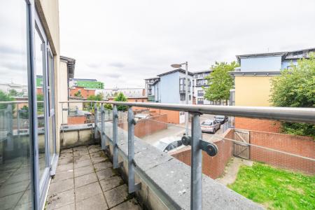 4 bedroom Town house to let in Cregoe Street, Park Central, Birmingham, B15