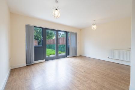 4 bedroom Town house to let in Cregoe Street, Park Central, Birmingham, B15