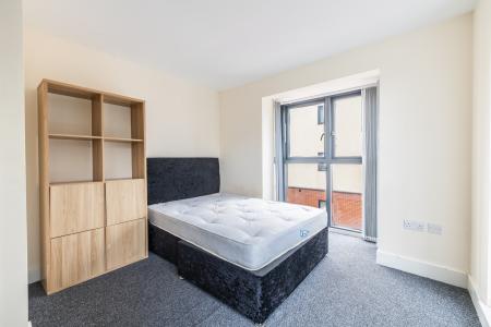 4 bedroom Town house to let in Cregoe Street, Park Central, Birmingham, B15