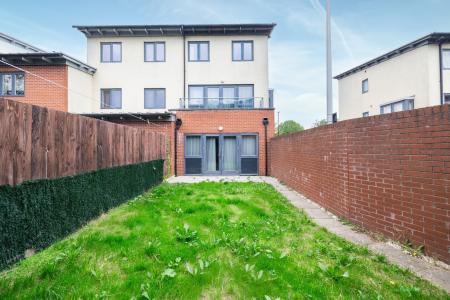4 bedroom Town house to let in Cregoe Street, Park Central, Birmingham, B15