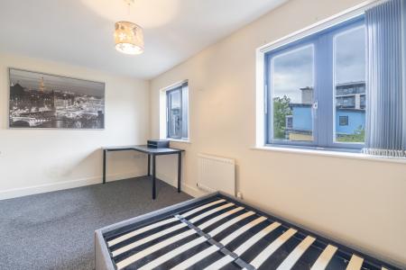 4 bedroom Town house to let in Cregoe Street, Park Central, Birmingham, B15