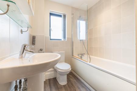 4 bedroom Town house to let in Cregoe Street, Park Central, Birmingham, B15