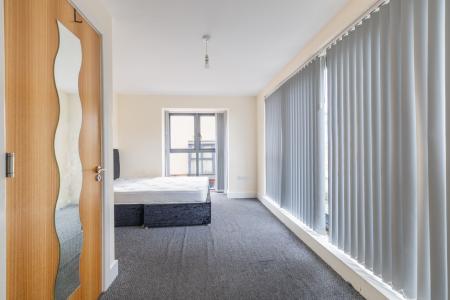4 bedroom Town house to let in Cregoe Street, Park Central, Birmingham, B15