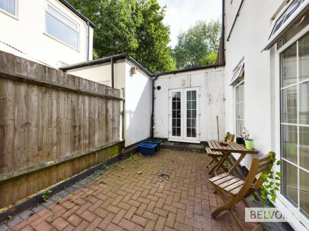 2 bedroom Flat to let in Warstone Parade East, Jewellery Quarter, Birmingham, B18