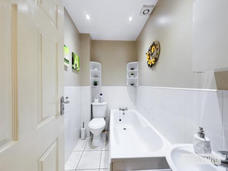 2 bedroom Flat to let in Warstone Parade East, Jewellery Quarter, Birmingham, B18