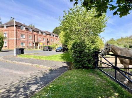 2 bedroom Flat to let in Hall Green, Birmingham, B28