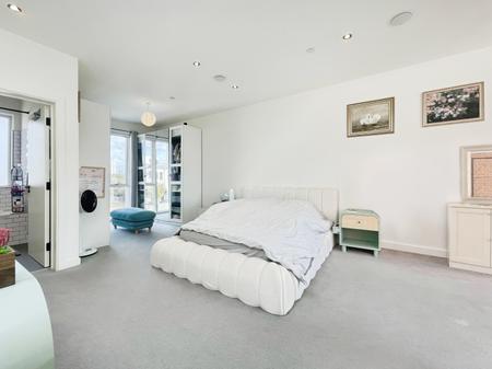 4 bedroom End of terrace house for sale in South Loop Square, Birmingham, B16