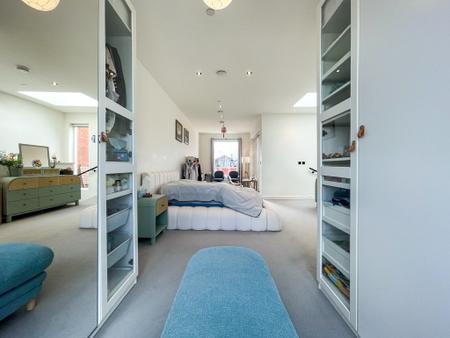 4 bedroom End of terrace house for sale in South Loop Square, Birmingham, B16