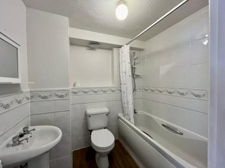 2 bedroom Flat for sale in Royal Court Drive, Bolton, BL1