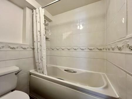 2 bedroom Flat for sale in Royal Court Drive, Bolton, BL1