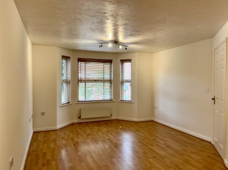 2 bedroom Flat for sale in Royal Court Drive, Bolton, BL1