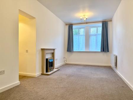 2 bedroom Flat for sale in Spencers Wood, Bromley Cross, Bolton, BL7