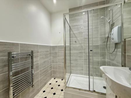 2 bedroom Flat for sale in Spencers Wood, Bromley Cross, Bolton, BL7