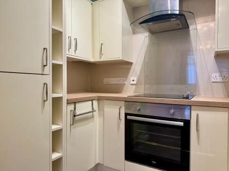 2 bedroom Flat for sale in Spencers Wood, Bromley Cross, Bolton, BL7