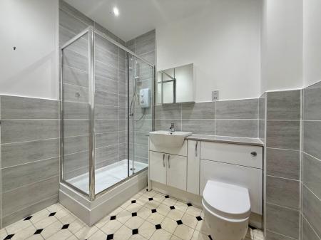 2 bedroom Flat for sale in Spencers Wood, Bromley Cross, Bolton, BL7