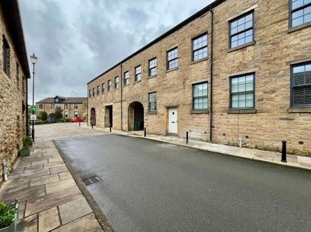 2 bedroom Flat for sale in Matlock Court, Arcon Village, Horwich, BL6