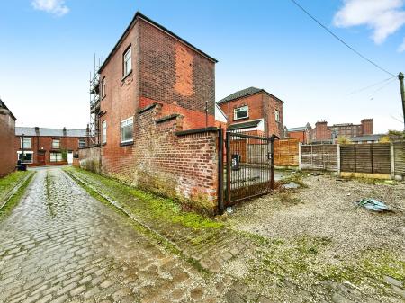 15 bedroom Block of Apartments for sale in 16 - 18 Rowena Street