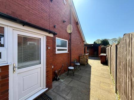 2 bedroom Bungalow to let in Moss Bank Close, Astley Bridge, Bolton, BL1