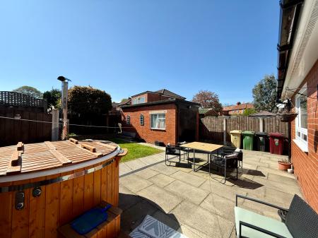 2 bedroom Bungalow to let in Moss Bank Close, Astley Bridge, Bolton, BL1