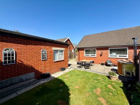 2 bedroom Bungalow to let in Moss Bank Close, Astley Bridge, Bolton, BL1