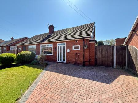 2 bedroom Bungalow to let in Moss Bank Close, Astley Bridge, Bolton, BL1